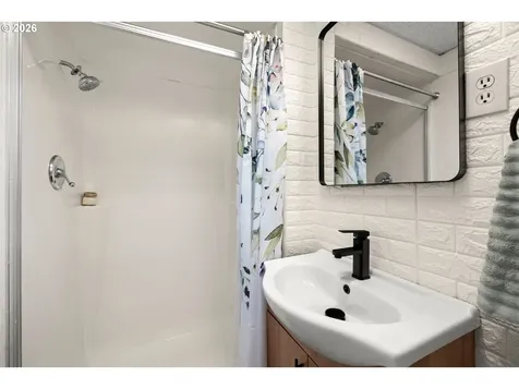 1831 NE 142nd Avenue Portland OR 97230