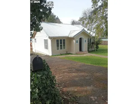 760 W Ballf Street Roseburg OR 97471