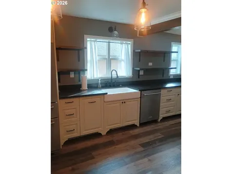 760 W Ballf Street Roseburg OR 97471