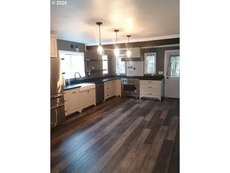 760 W Ballf Street Roseburg OR 97471