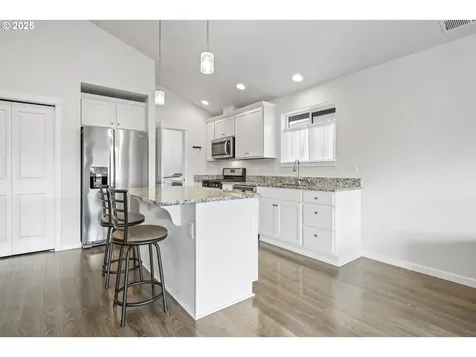 1871 SE Academy Street Dallas OR 97338
