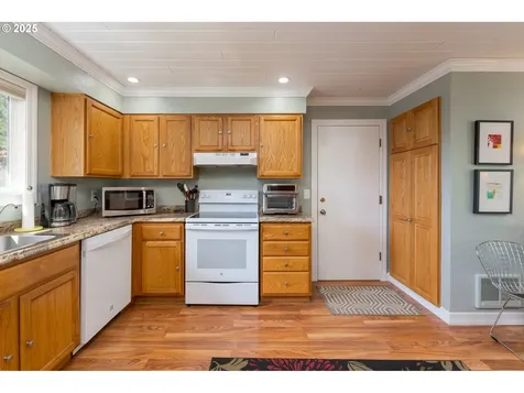 665 Edison Avenue SW Bandon OR 97411
