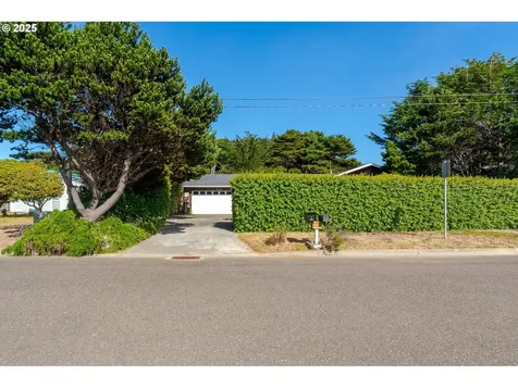 665 Edison Avenue SW Bandon OR 97411