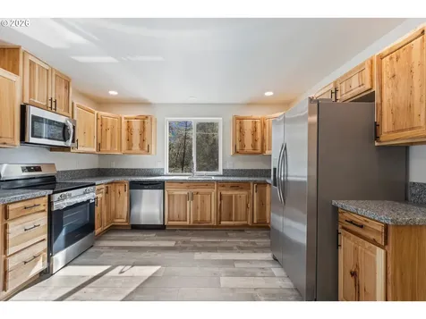 536 Annis Street Canyonville OR 97417