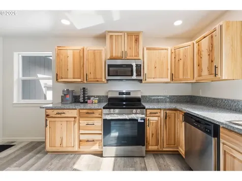 536 Annis Street Canyonville OR 97417