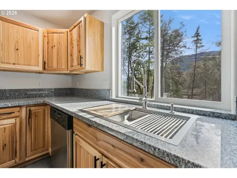 536 Annis Street Canyonville OR 97417