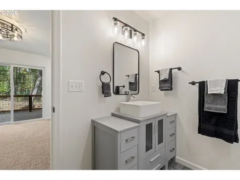 536 Annis Street Canyonville OR 97417