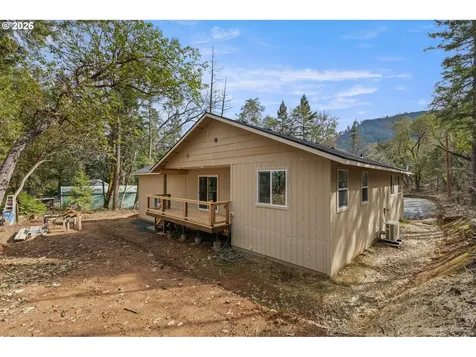 536 Annis Street Canyonville OR 97417