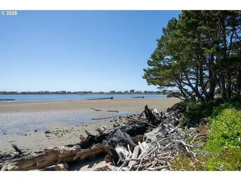 6636 SW Ebb Avenue Lincoln City OR 97367