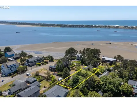 6636 SW Ebb Avenue Lincoln City OR 97367