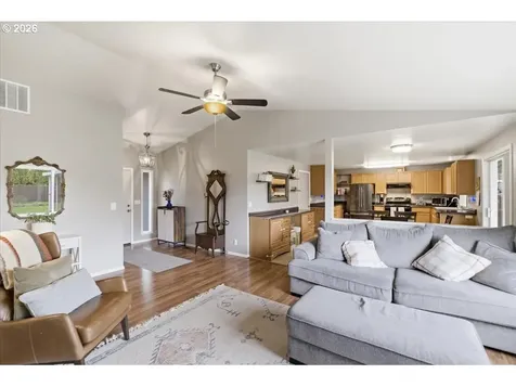 2963 S 7th Place Lebanon OR 97355