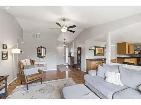 2963 S 7th Place Lebanon OR 97355