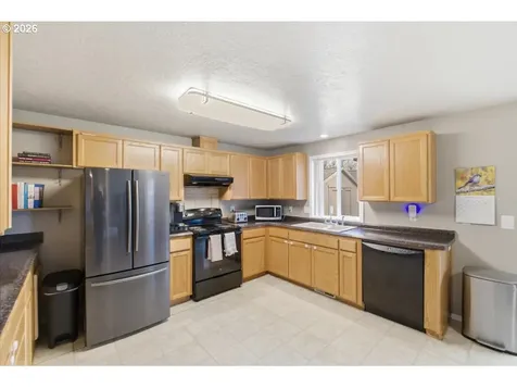 2963 S 7th Place Lebanon OR 97355