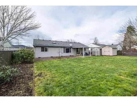 2963 S 7th Place Lebanon OR 97355