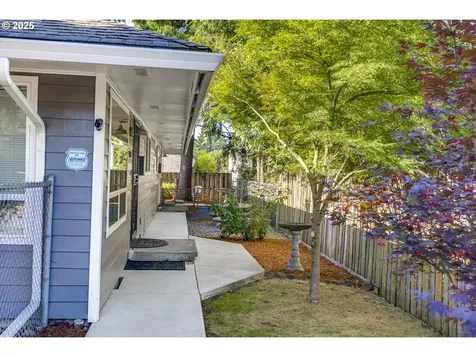 9016 9022 SE Ankeny Street Portland OR 97216