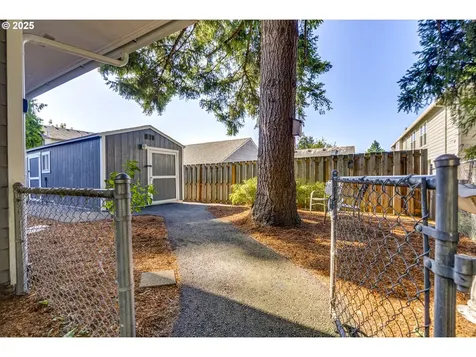 9016 9022 SE Ankeny Street Portland OR 97216