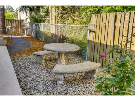 9016 9022 SE Ankeny Street Portland OR 97216
