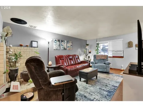 505 Tracy Place Junction City OR 97448
