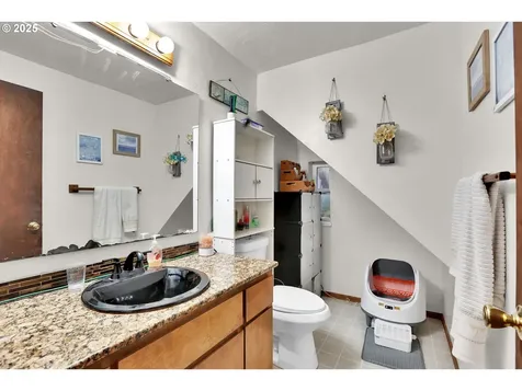 505 Tracy Place Junction City OR 97448