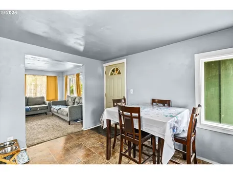 2360 F Street Springfield OR 97477