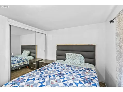 2360 F Street Springfield OR 97477