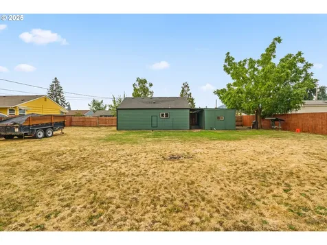 2360 F Street Springfield OR 97477