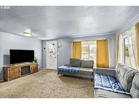2360 F Street Springfield OR 97477