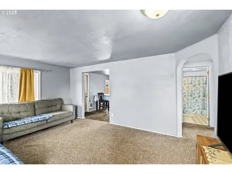 2360 F Street Springfield OR 97477