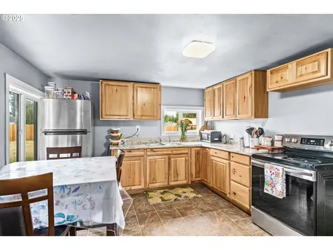2360 F Street Springfield OR 97477
