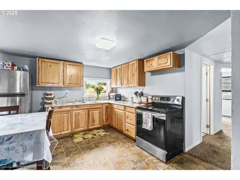 2360 F Street Springfield OR 97477