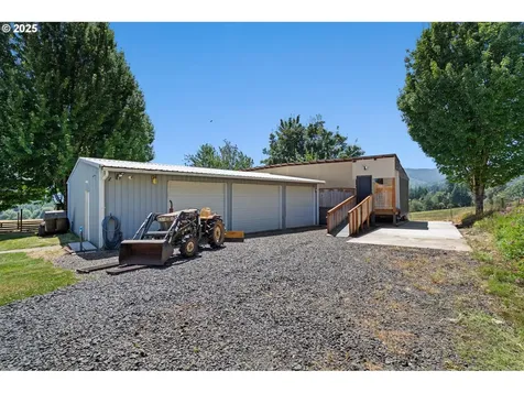 8054 Lewis River Road Ariel WA 98603