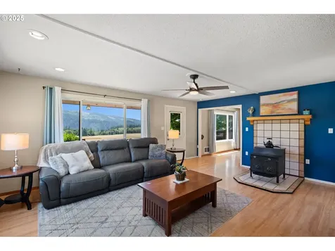 8054 Lewis River Road Ariel WA 98603