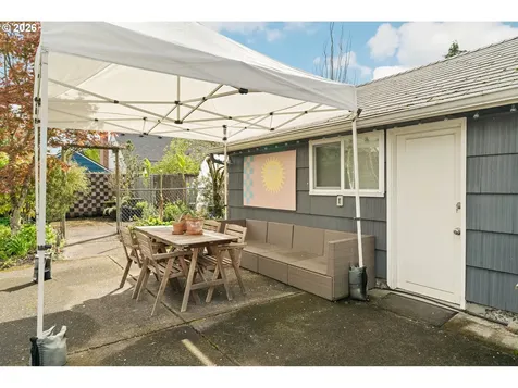 9018 SE Mill Street Portland OR 97216