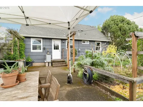 9018 SE Mill Street Portland OR 97216