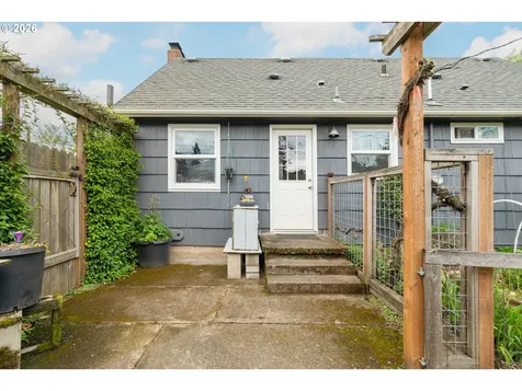 9018 SE Mill Street Portland OR 97216