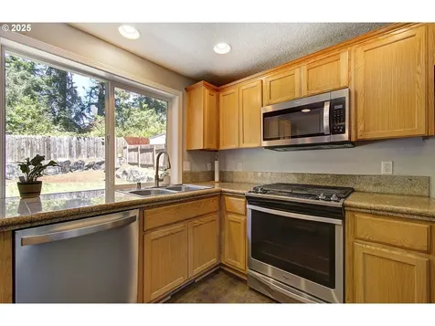 1816 N 9th Way Ridgefield WA 98642