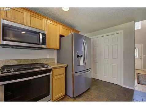 1816 N 9th Way Ridgefield WA 98642