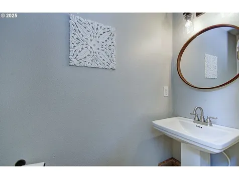 1816 N 9th Way Ridgefield WA 98642