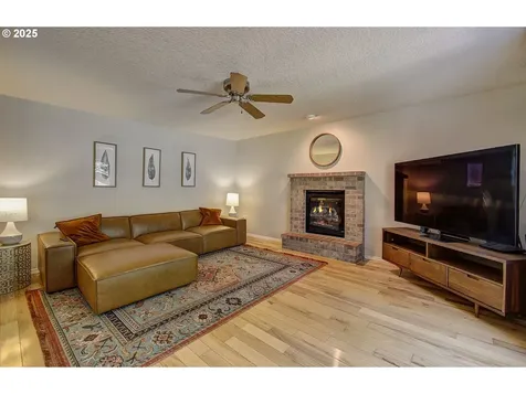 1816 N 9th Way Ridgefield WA 98642