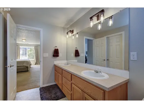 1816 N 9th Way Ridgefield WA 98642