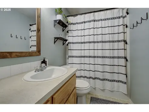 1816 N 9th Way Ridgefield WA 98642