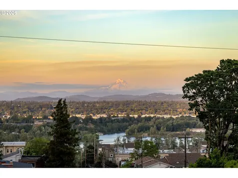 4241 SW Condor Avenue Portland OR 97239