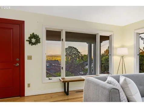 4241 SW Condor Avenue Portland OR 97239
