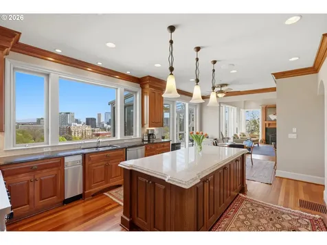 2107 SW Market Street Drive Portland OR 97201