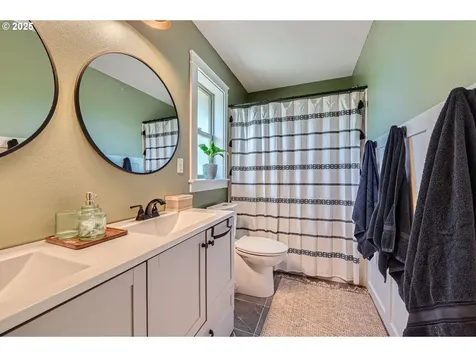 607 E Kennedy Court Carlton OR 97111