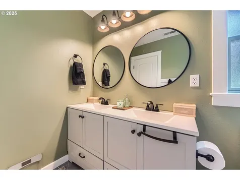 607 E Kennedy Court Carlton OR 97111