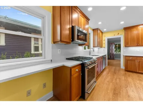 7634 N Albina Avenue Portland OR 97217