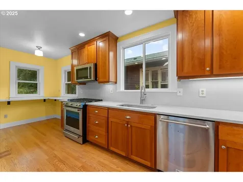 7634 N Albina Avenue Portland OR 97217