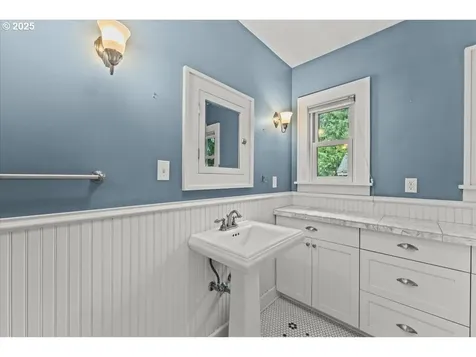7634 N Albina Avenue Portland OR 97217