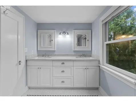 7634 N Albina Avenue Portland OR 97217